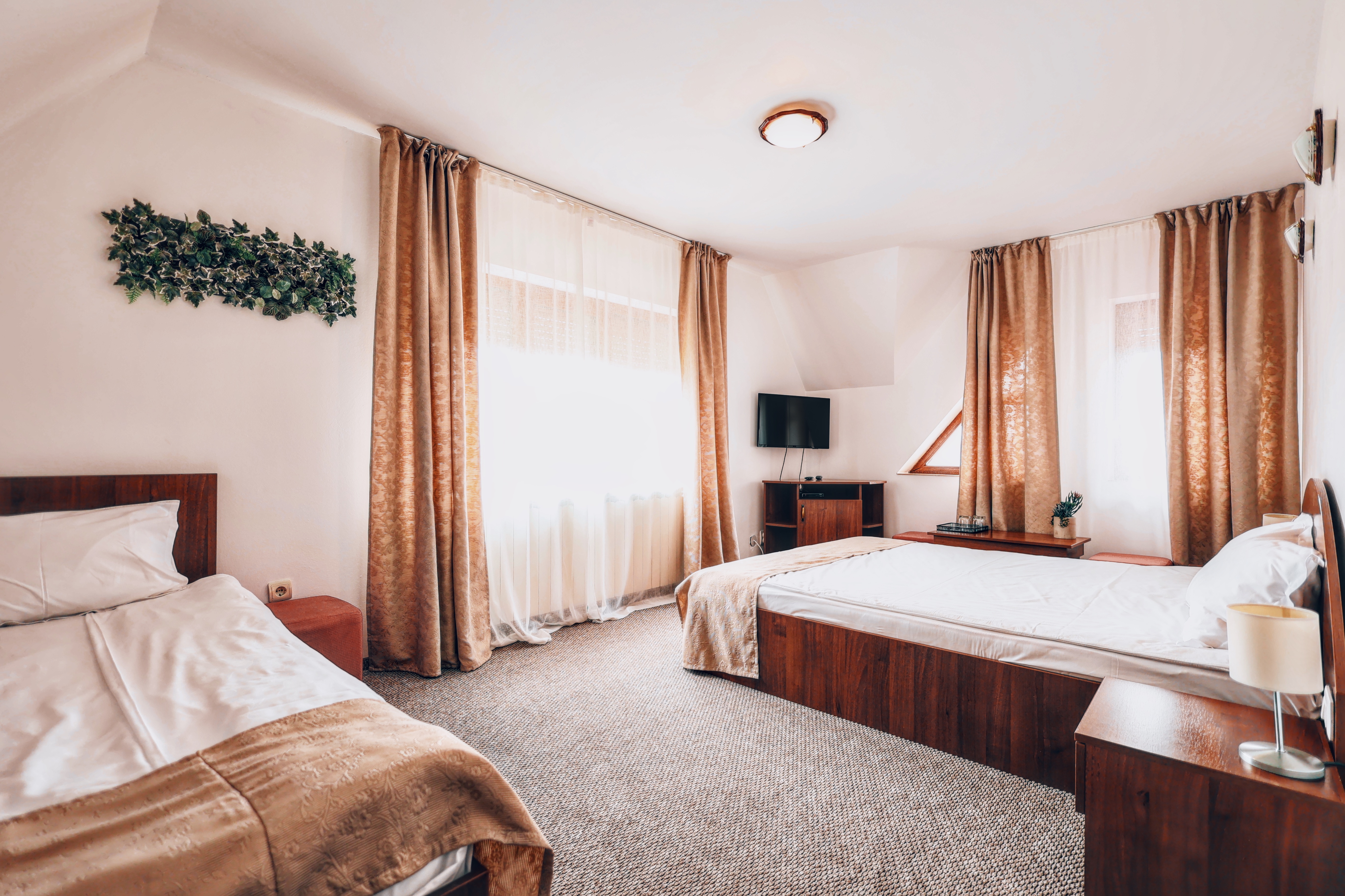 Cameră dublă confortabilă, cazare la munte / Cozy mountain guesthouse bedroom